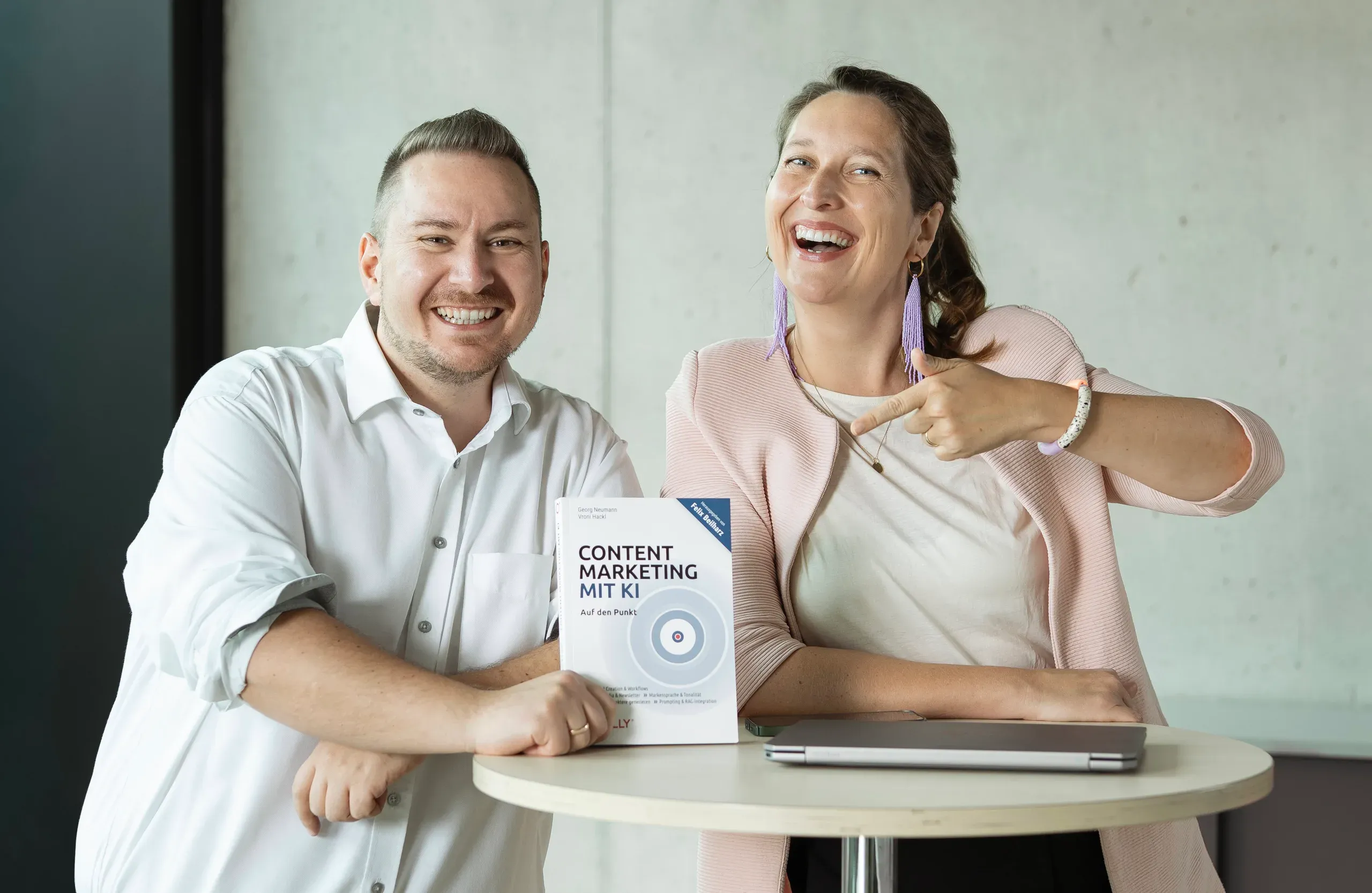 Content Marketing mit KI – Das Buch von Vroni & Georg