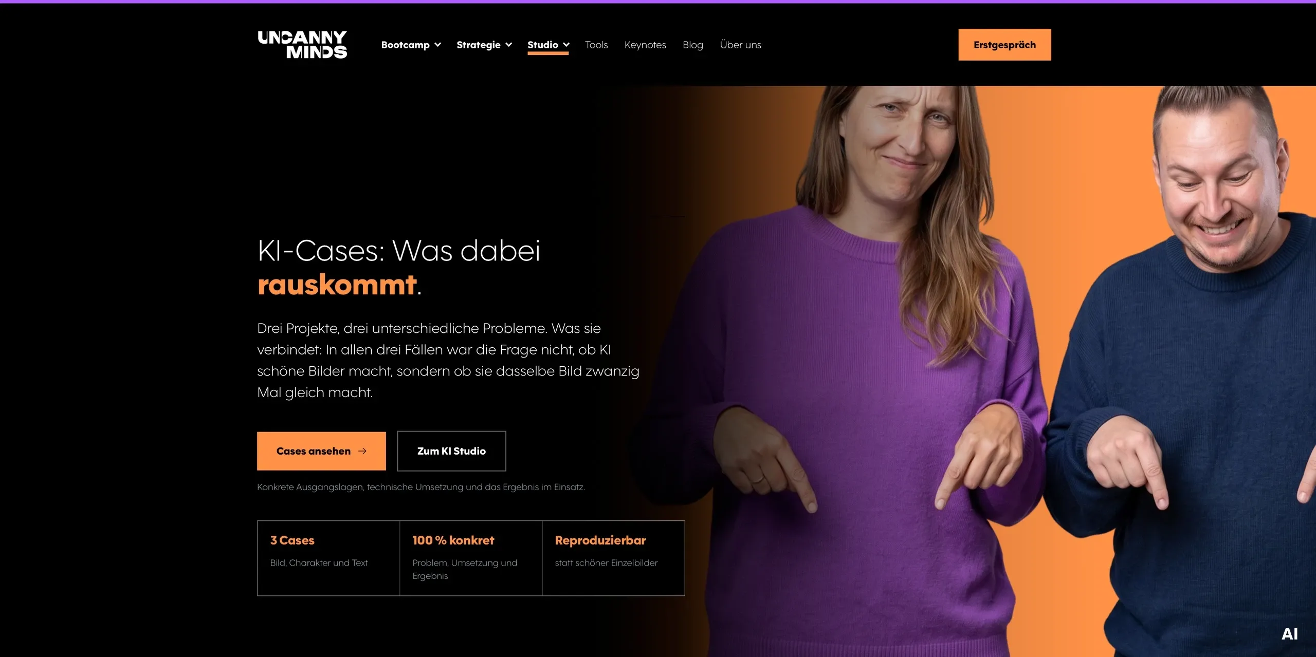 Seite „KI-Cases: Was dabei rauskommt“ mit Vroni und Georg, die auf den Text zeigen, vor orangem Hintergrund
