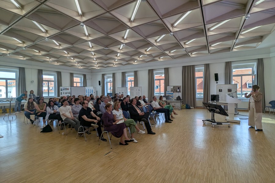 Saal bei der BayernLab-Fachtagung